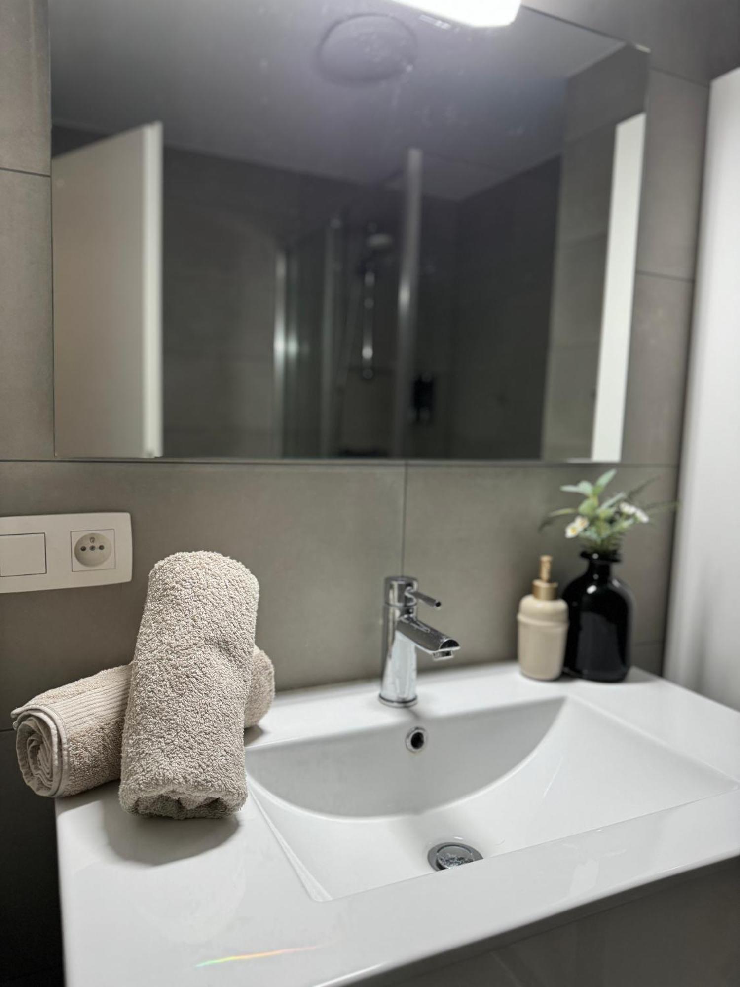 Liege Luxe & Jacuzzi Sous Les Etoiles Apartment Saint-Nicolas  Bagian luar foto